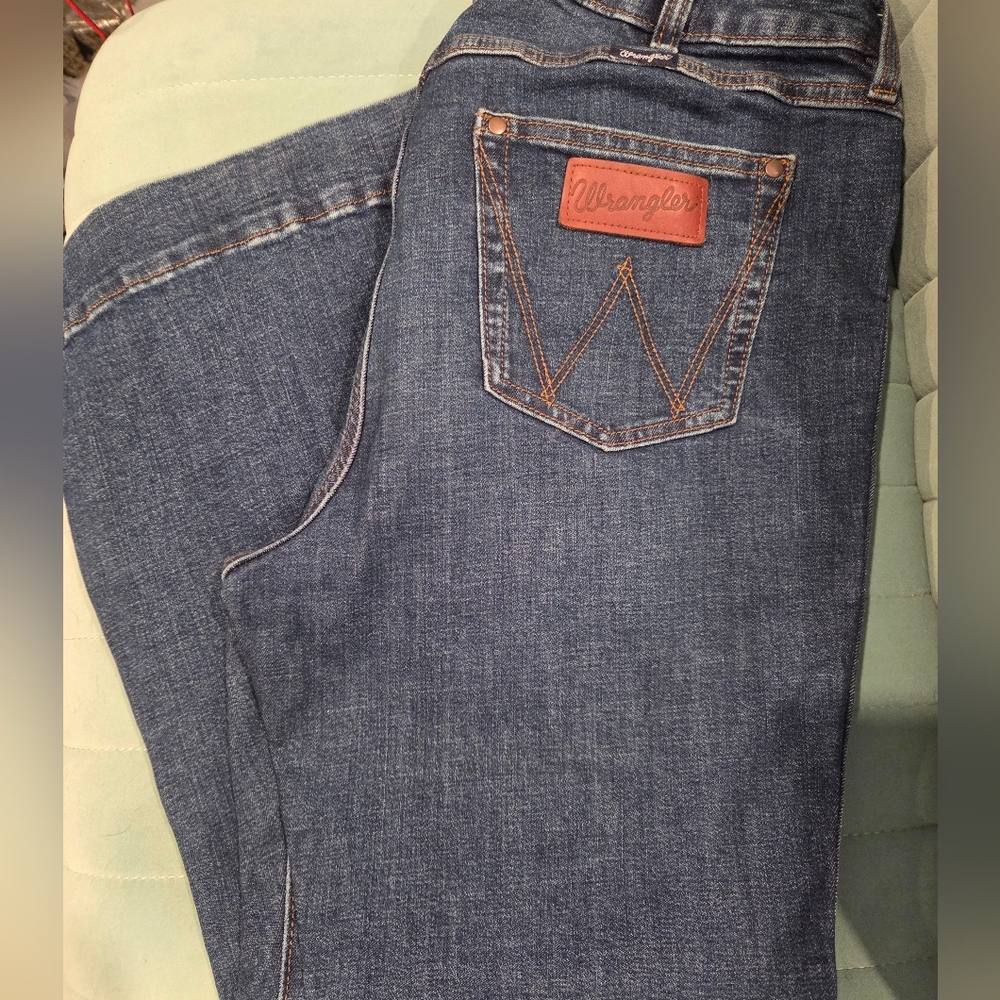 Wrangler Classic Blue Jeans with Signature Pocket